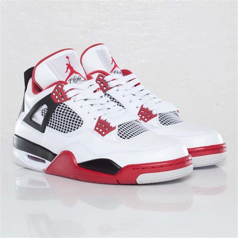 jordan 4 sneaker.